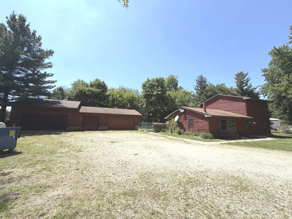 737 A Searls Road Amboy IL 61310