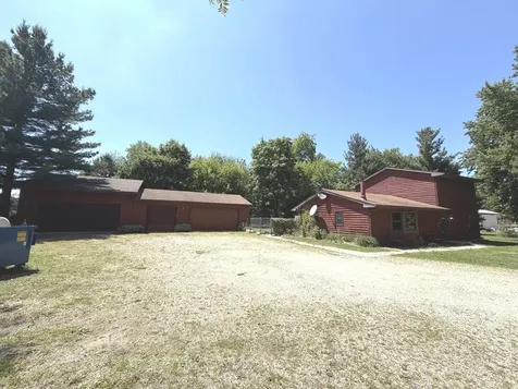 737 A Searls Road Amboy IL 61310