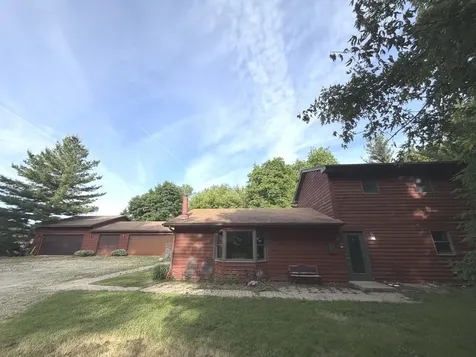 737 A Searls Road Amboy IL 61310