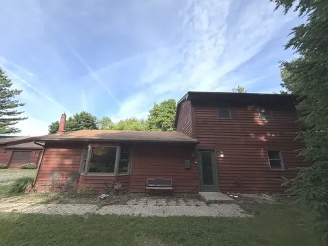 737 A Searls Road Amboy IL 61310