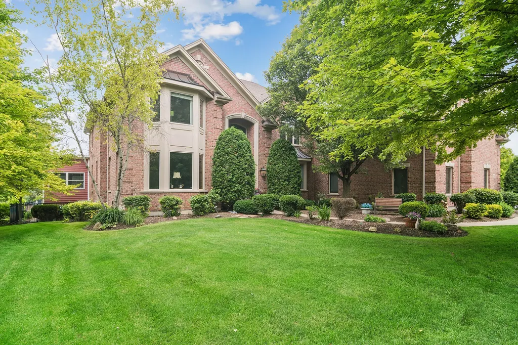 8 Rose Lane Hawthorn Woods IL 60047
