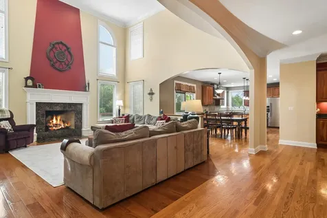 8 Rose Lane Hawthorn Woods IL 60047