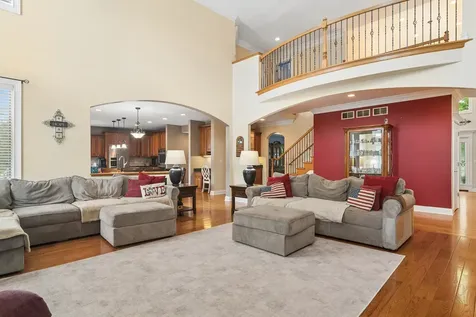 8 Rose Lane Hawthorn Woods IL 60047