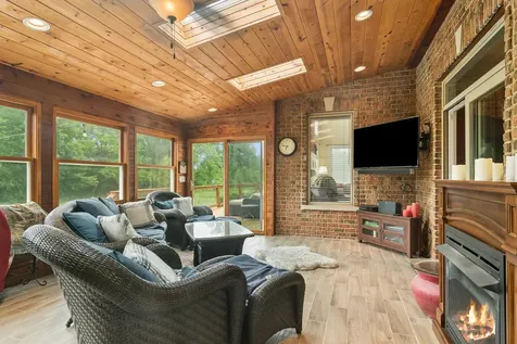 8 Rose Lane Hawthorn Woods IL 60047