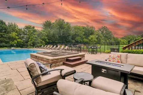 8 Rose Lane Hawthorn Woods IL 60047