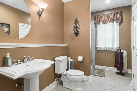 8 Rose Lane Hawthorn Woods IL 60047