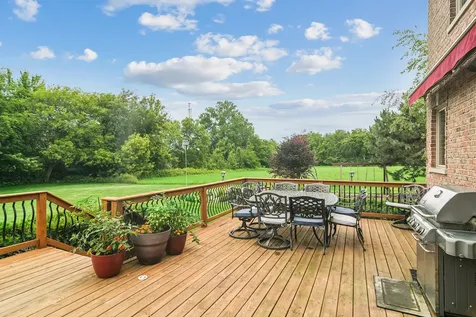 8 Rose Lane Hawthorn Woods IL 60047