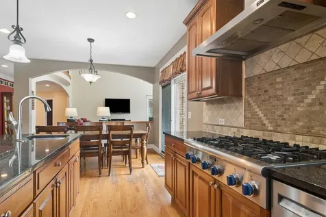8 Rose Lane Hawthorn Woods IL 60047