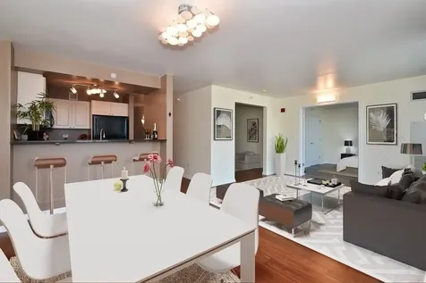 1640 Maple Avenue Evanston IL 60201