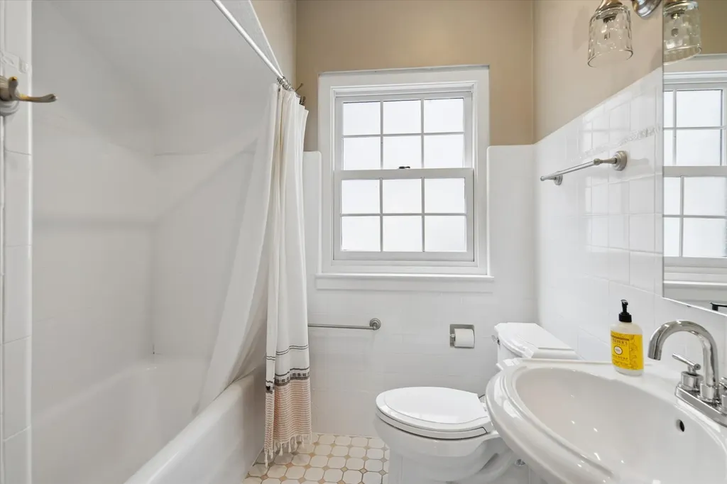 5940 North Knox Avenue Chicago IL 60646