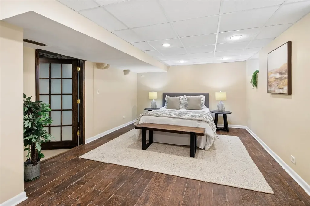 5940 North Knox Avenue Chicago IL 60646