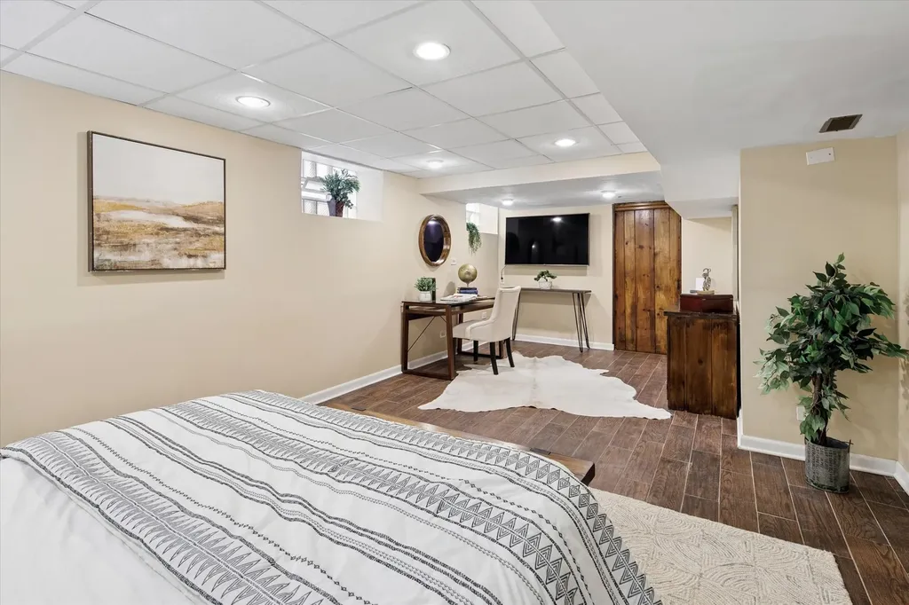 5940 North Knox Avenue Chicago IL 60646