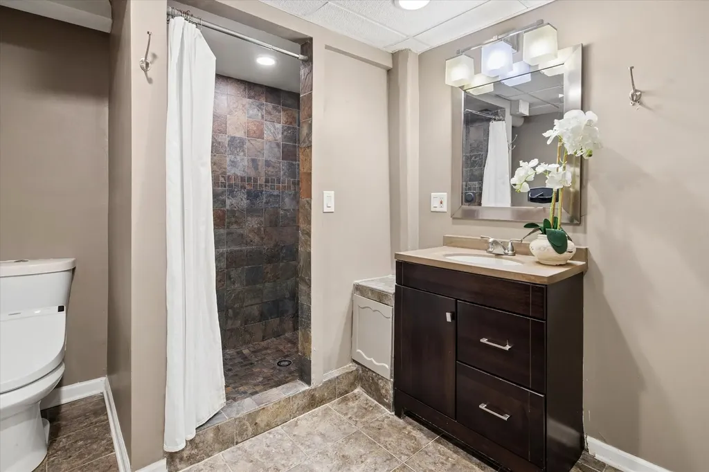 5940 North Knox Avenue Chicago IL 60646