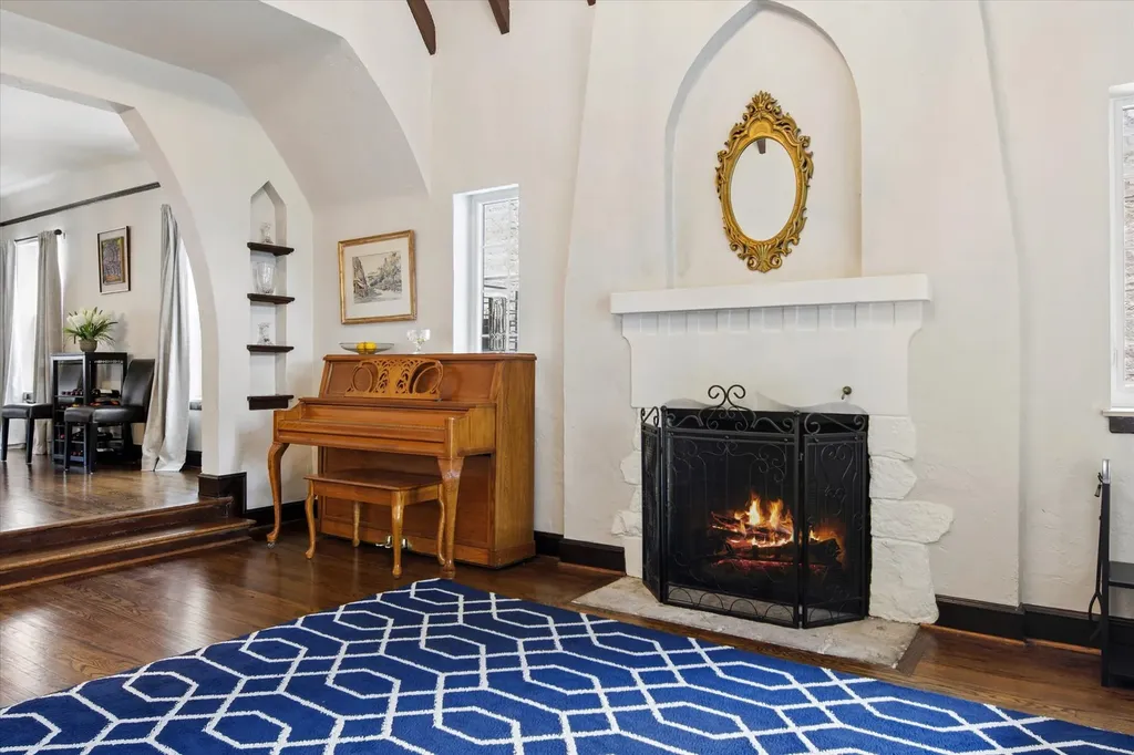 5940 North Knox Avenue Chicago IL 60646