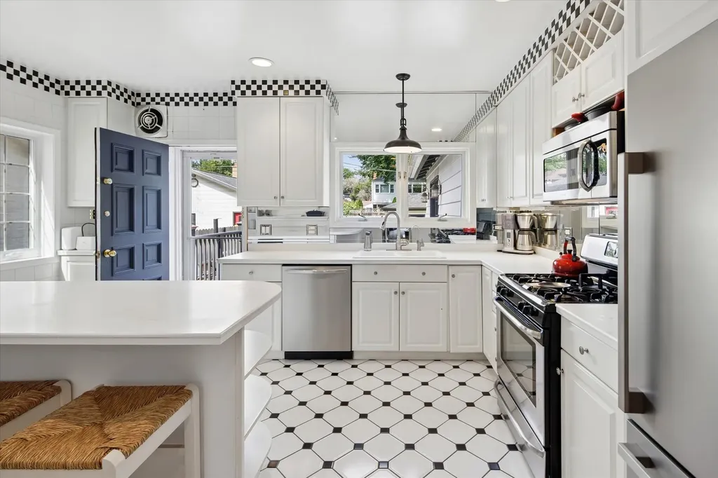 5940 North Knox Avenue Chicago IL 60646