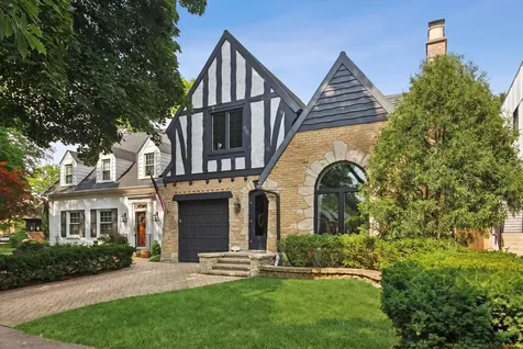 5940 North Knox Avenue Chicago IL 60646