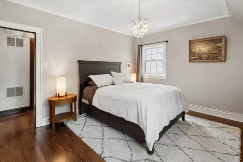 5940 North Knox Avenue Chicago IL 60646