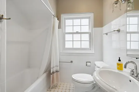 5940 North Knox Avenue Chicago IL 60646