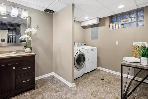 5940 North Knox Avenue Chicago IL 60646