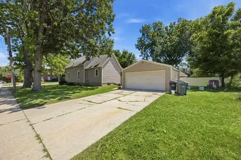 344 North Worth Avenue Elgin IL 60123