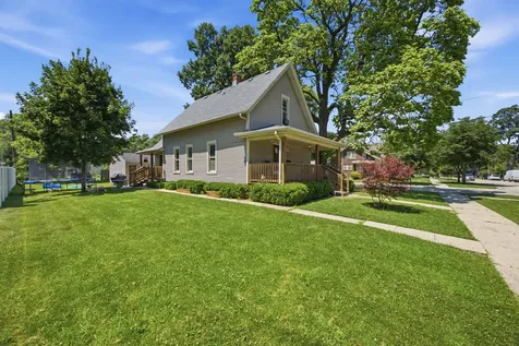 344 North Worth Avenue Elgin IL 60123