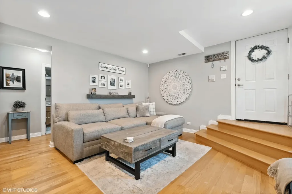 2307 West Haddon Avenue Chicago IL 60622