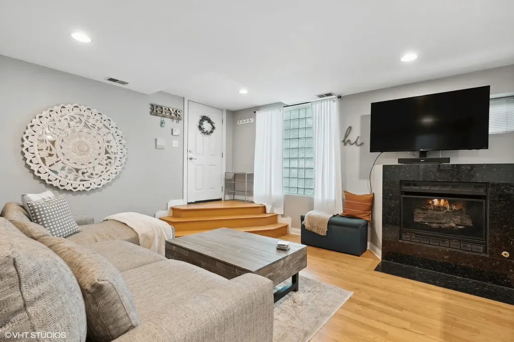 2307 West Haddon Avenue Chicago IL 60622
