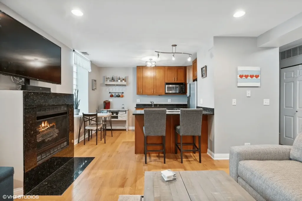 2307 West Haddon Avenue Chicago IL 60622