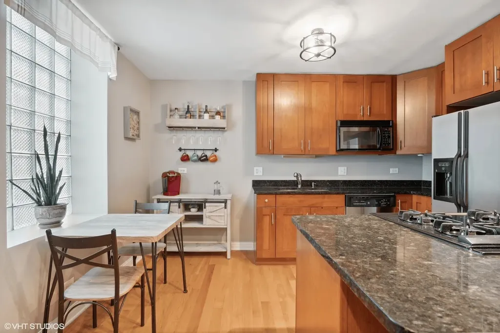 2307 West Haddon Avenue Chicago IL 60622