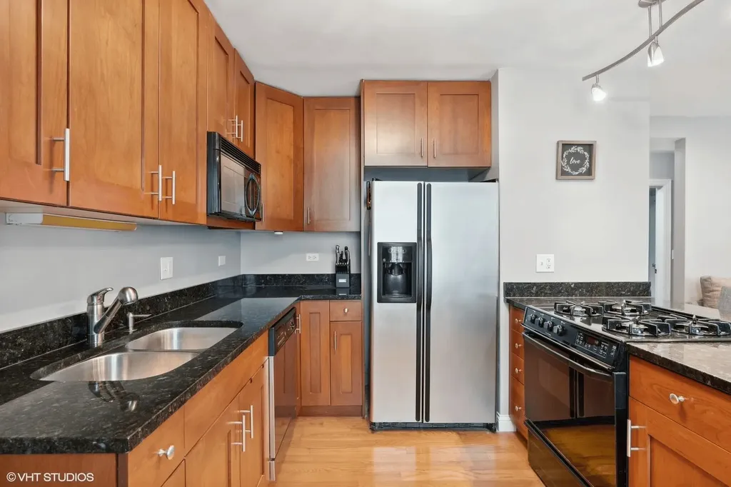 2307 West Haddon Avenue Chicago IL 60622