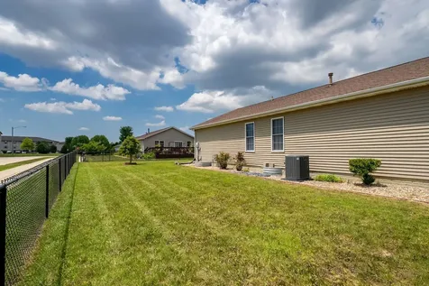 1102 Rader Run Bloomington IL 61704