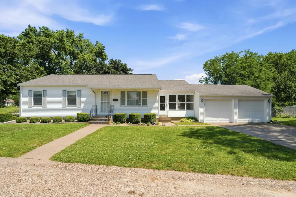 3002 15TH Street Moline IL 61265