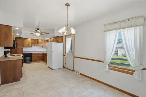 3002 15TH Street Moline IL 61265