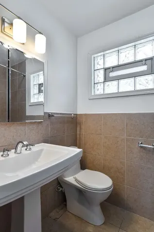 446 Oak Street Des Plaines IL 60016