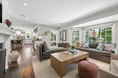567 Oak Street Winnetka IL 60093