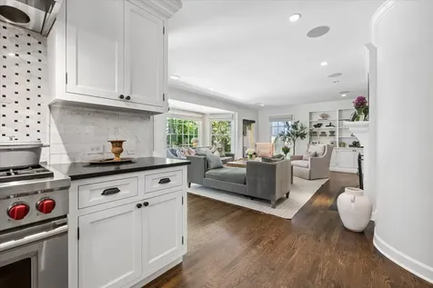 567 Oak Street Winnetka IL 60093