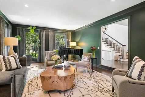567 Oak Street Winnetka IL 60093