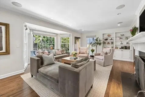 567 Oak Street Winnetka IL 60093