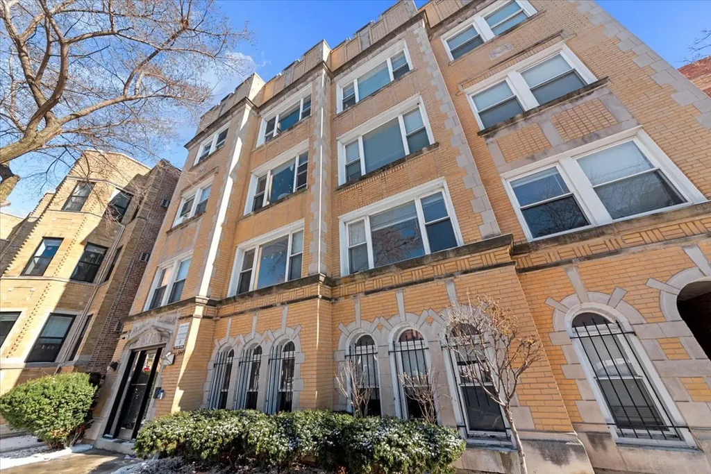3449 North Elaine Place Chicago IL 60657