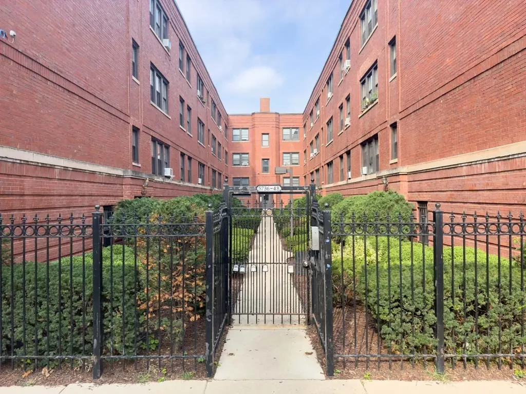 5748 North Winthrop Avenue Chicago IL 60660