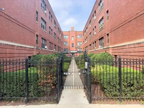 5748 North Winthrop Avenue Chicago IL 60660