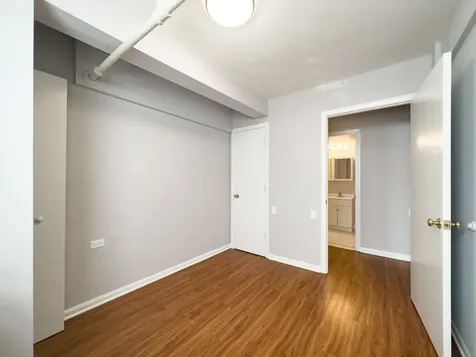 5748 North Winthrop Avenue Chicago IL 60660