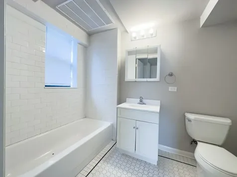 5748 North Winthrop Avenue Chicago IL 60660