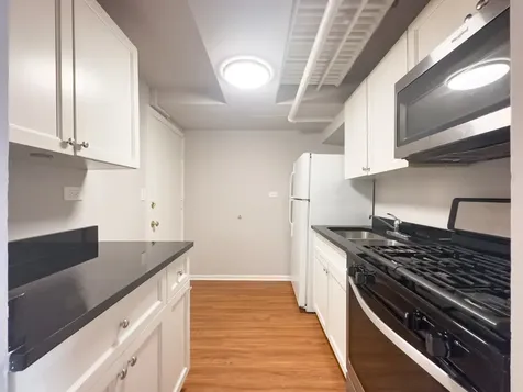 5748 North Winthrop Avenue Chicago IL 60660