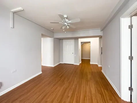 5748 North Winthrop Avenue Chicago IL 60660