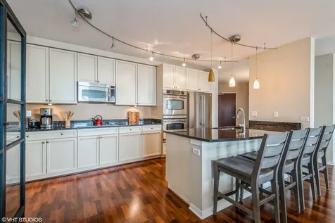 807 Davis Street Evanston IL 60201