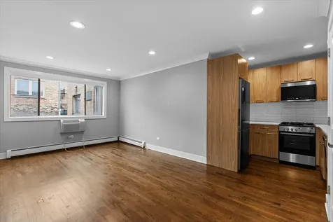 541 West Oakdale Avenue Chicago IL 60657