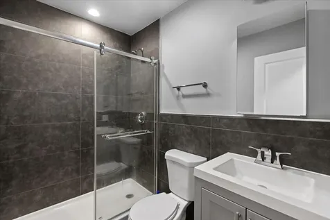 541 West Oakdale Avenue Chicago IL 60657