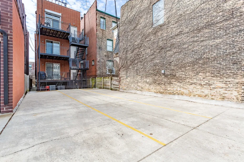 1126 West Fullerton Avenue Chicago IL 60614
