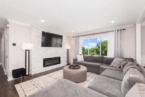 9020 Meadowview Drive Hickory Hills IL 60457